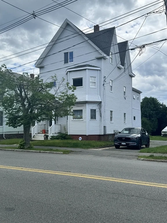 1 bed, 1 bath apartment for rent at 49 Essex St Unit 3, Swampscott — photo 1 of 15