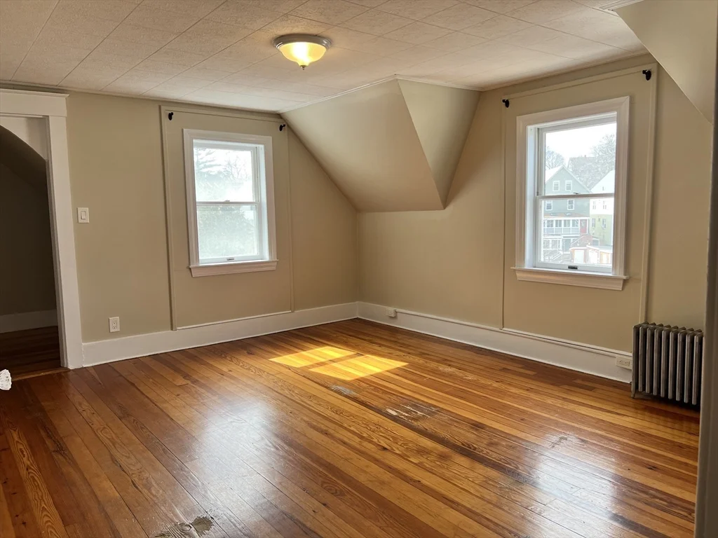1 bed, 1 bath apartment for rent at 49 Essex St Unit 3, Swampscott — photo 6 of 15