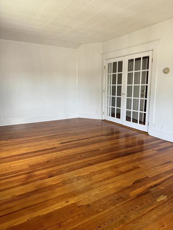 1 bed, 1 bath apartment for rent at 49 Essex St Unit 3, Swampscott — photo 2 of 15