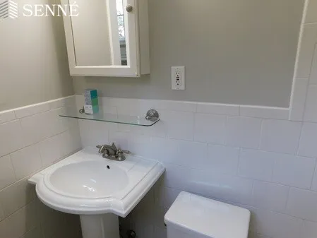Studio bed, 1 bath apartment for rent at 49 Garfield St Unit 2, Baldwin — photo 4 of 6