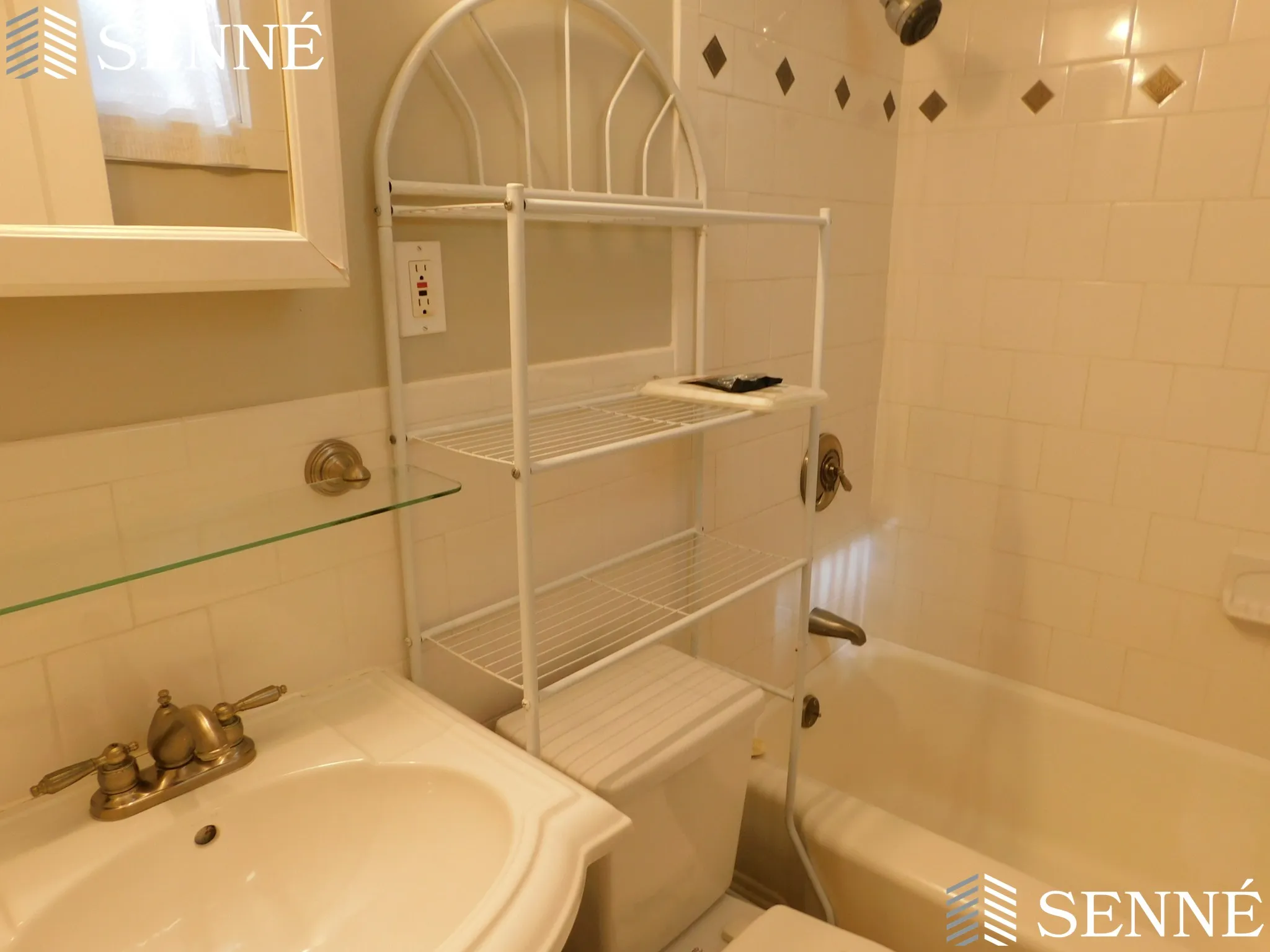 Studio bed, 1 bath apartment for rent at 49 Garfield St Unit 2, Baldwin — photo 7 of 8