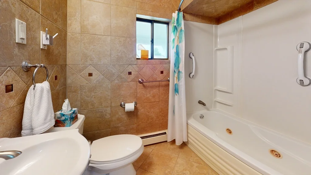 4 bed, 2 bath apartment for rent at 49 Glenwood Unit 2, Magoun Square — photo 13 of 13