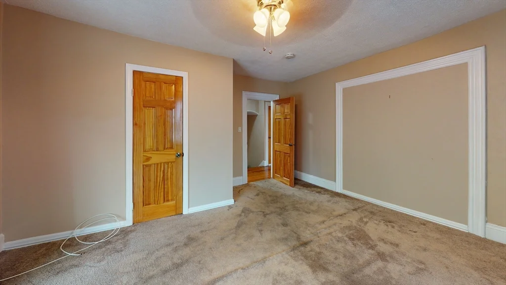 4 bed, 2 bath apartment for rent at 49 Glenwood Unit 2, Magoun Square — photo 3 of 13