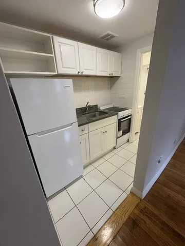 1 bed, 1 bath apartment for rent at 49 Gloucester St Unit 2, Back Bay — photo 2 of 6