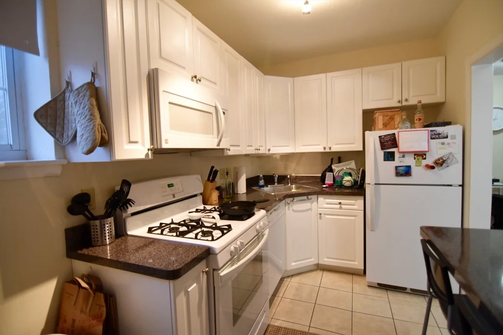 1 bed, 1 bath apartment for rent at 49 Green Unit B1, Coolidge Corner — photo 9 of 15
