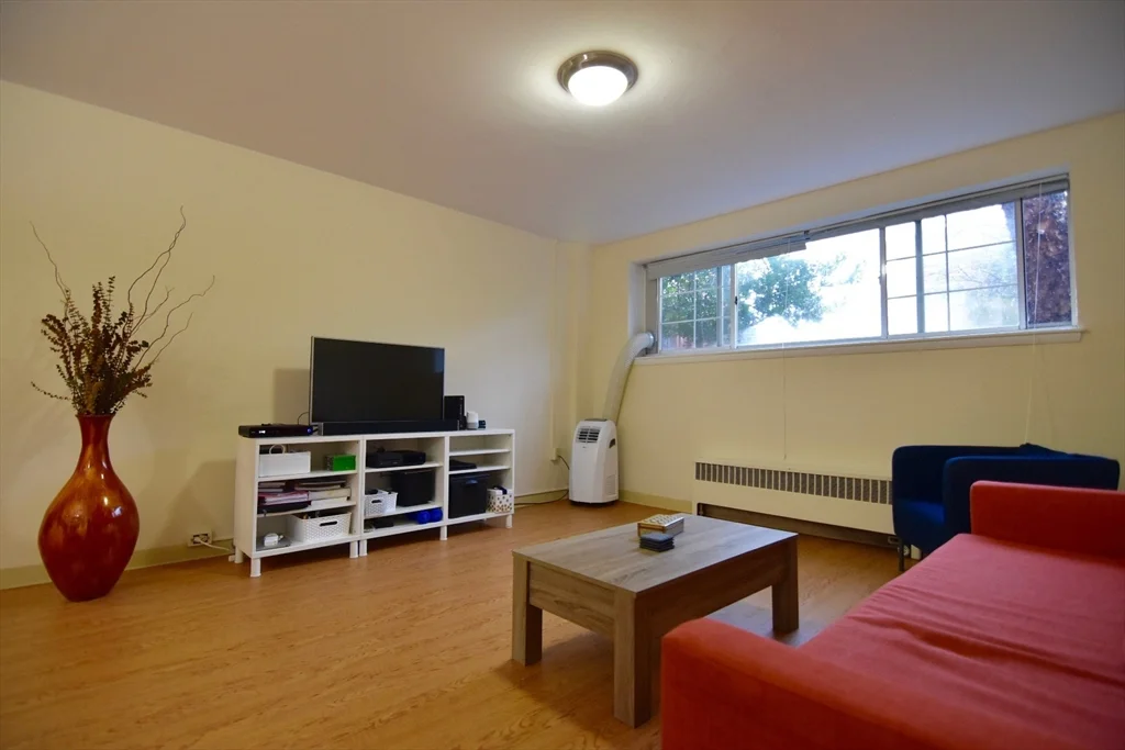 1 bed, 1 bath apartment for rent at 49 Green Unit B1, Coolidge Corner — photo 4 of 15