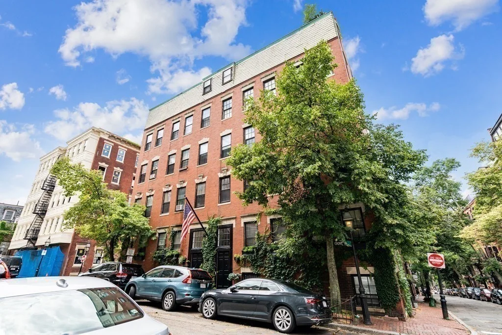1 bed, 2 bath apartment for rent at 49 Grove St Unit 4, Beacon Hill — photo 3 of 29