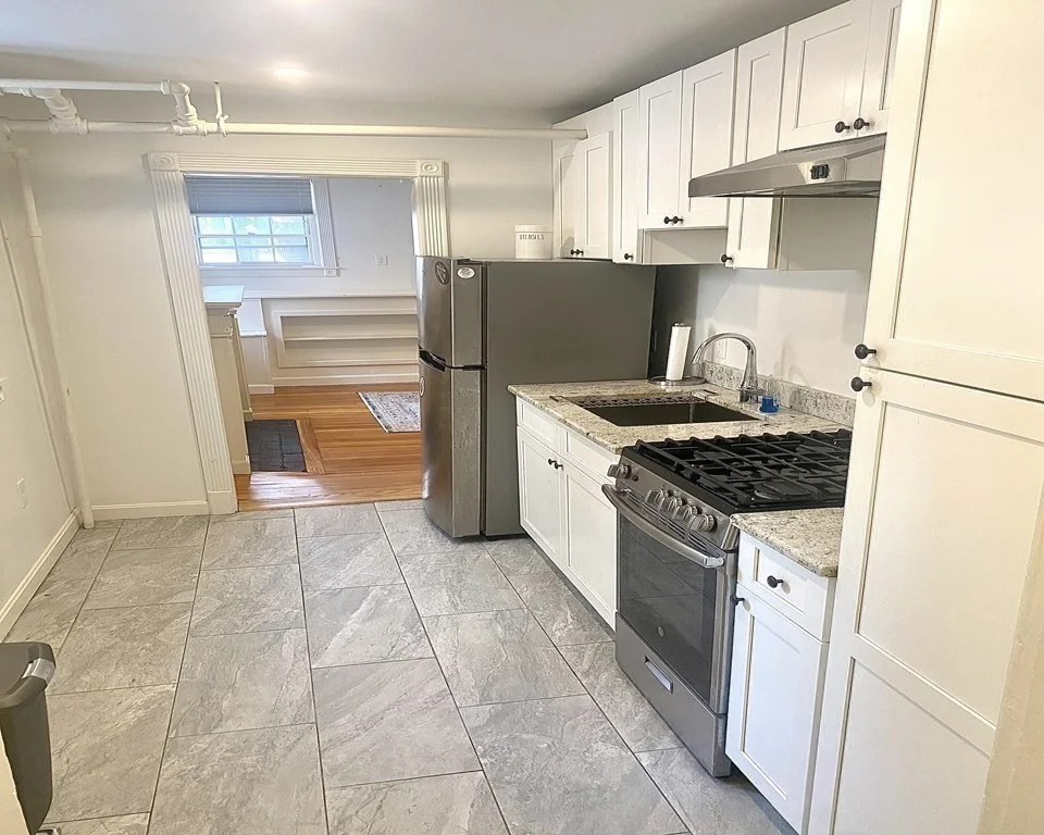 1 bed, 1 bath apartment for rent at 49 Grove St Unit A, Beacon Hill — photo 6 of 11