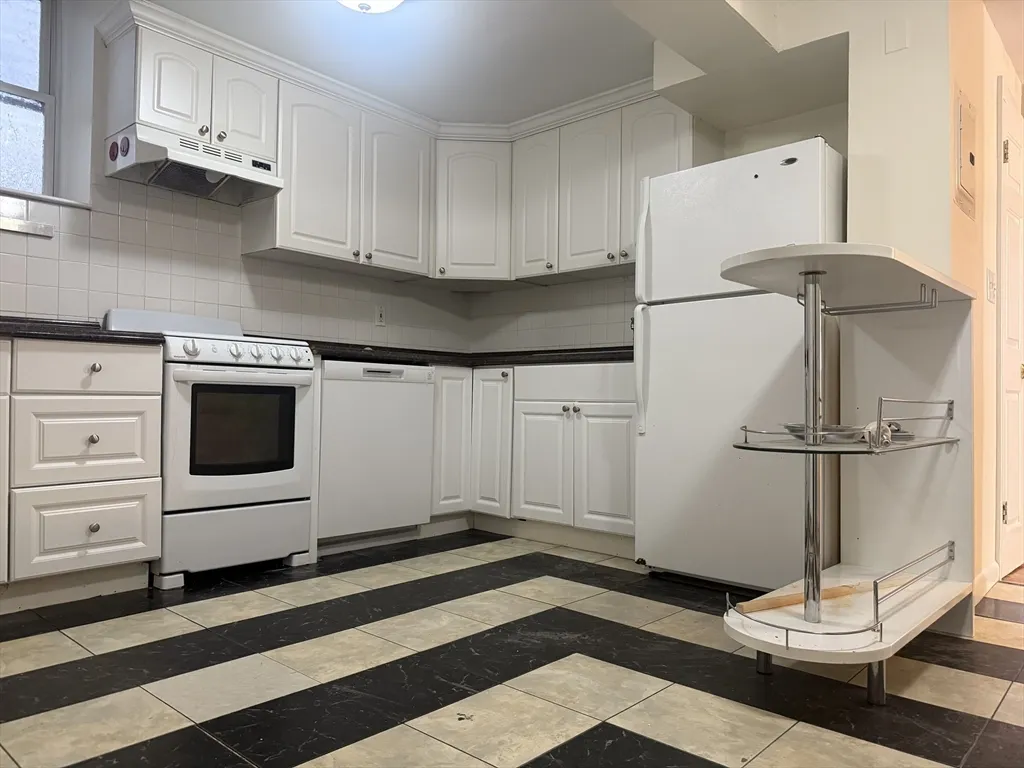 2 bed, 1 bath apartment for rent at 49 Inman St Unit 49-B, Mid Cambridge
