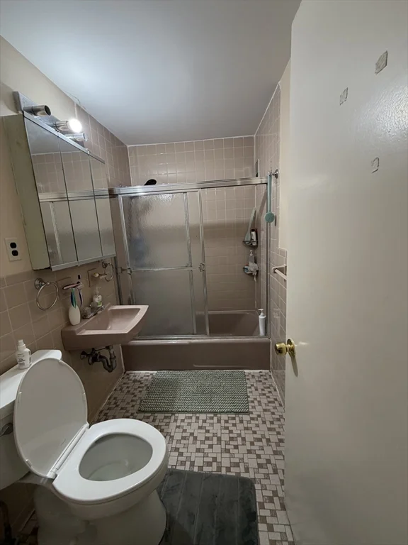 1 bed, 1 bath apartment for rent at 49 Jacqueline Rd Unit 6, Waltham — photo 4 of 7