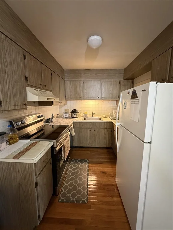 1 bed, 1 bath apartment for rent at 49 Jacqueline Rd Unit 6, Waltham — photo 2 of 7