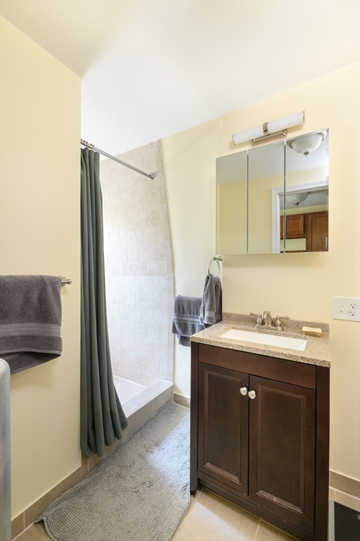 1 bed, 1 bath apartment for rent at 49 Laurel St Unit 6, Ward Two — photo 7 of 9