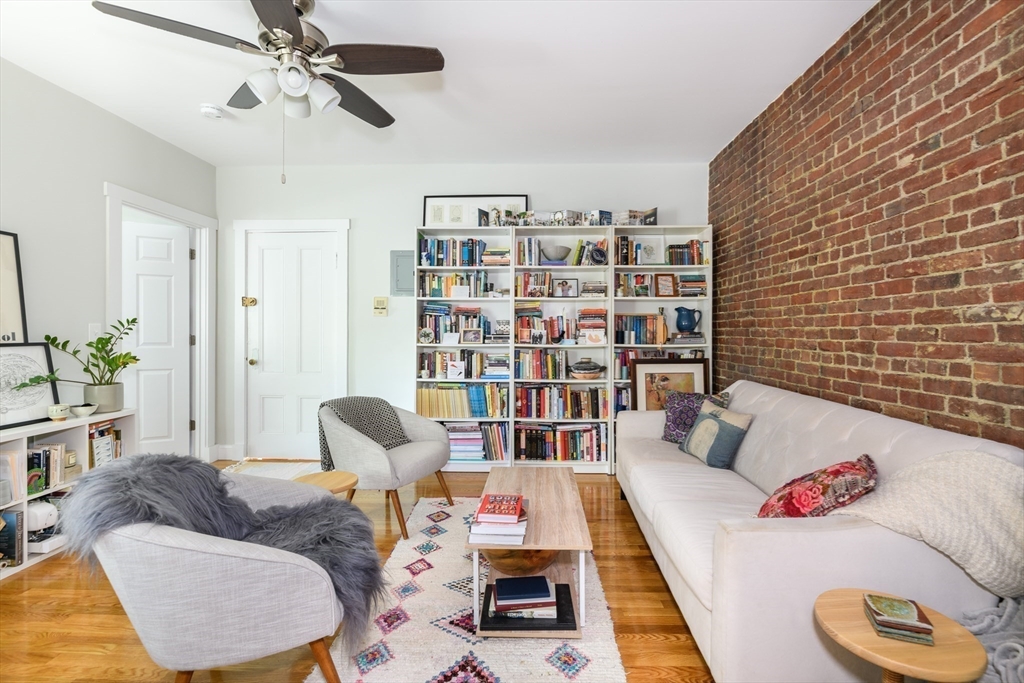 1 bed, 1 bath apartment for rent at 49 Laurel St Unit 6, Ward Two — photo 3 of 9