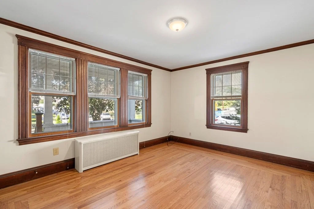 2 bed, 1 bath apartment for rent at 49 Lawn St Unit 1, Strawberry Hill