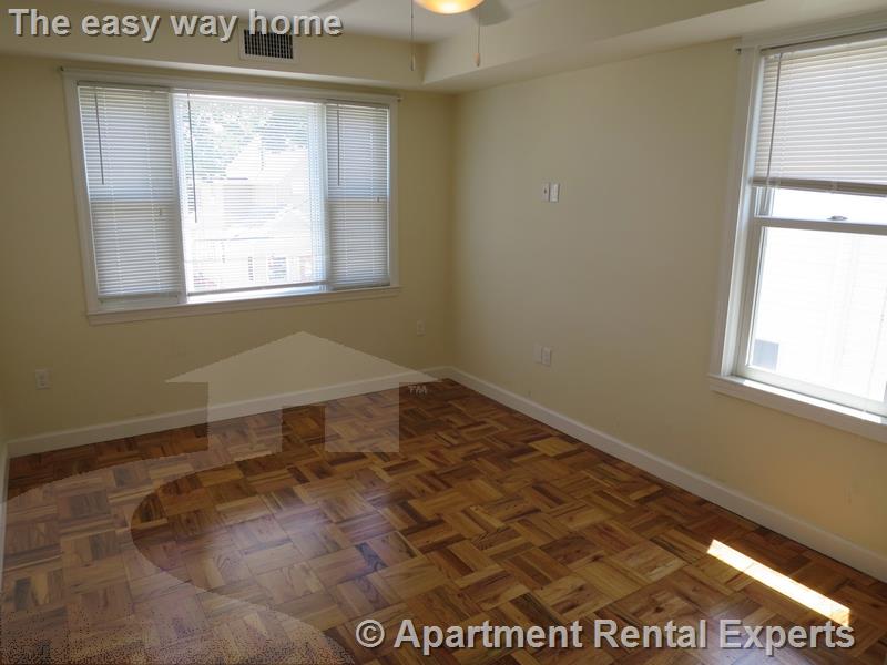 4 bed, 2 bath apartment for rent at 49 Marion St Unit 2, Tufts — photo 4 of 22