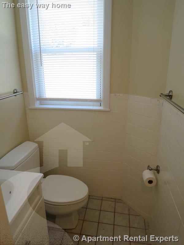 4 bed, 2 bath apartment for rent at 49 Marion St Unit 2, Tufts — photo 15 of 22
