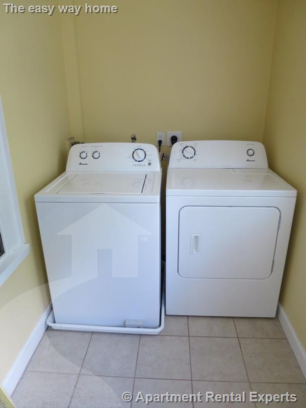 4 bed, 2 bath apartment for rent at 49 Marion St Unit 2, Tufts — photo 12 of 22