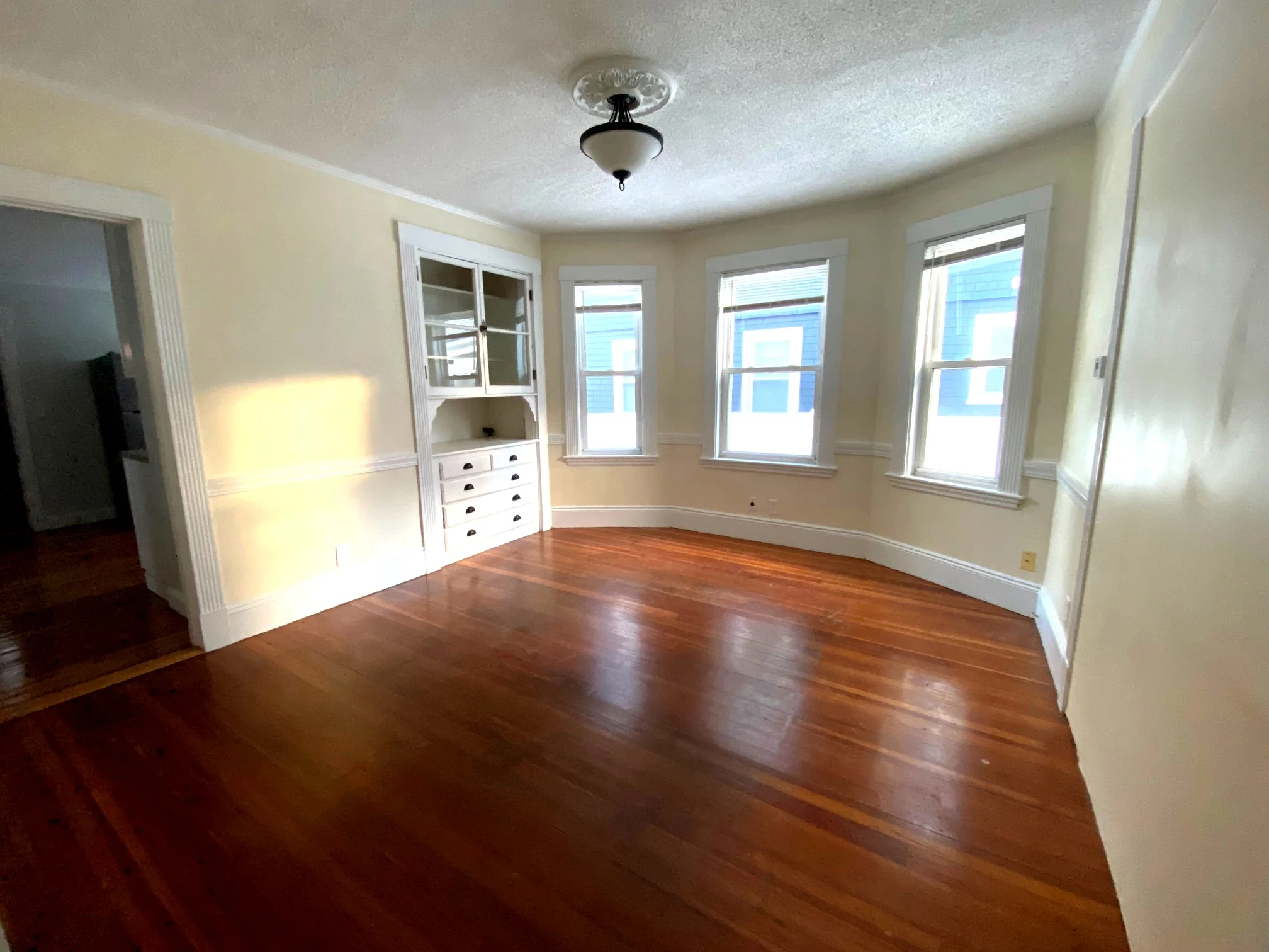 3 bed, 1 bath apartment for rent at 49 Montfern Unit 1, Brighton — photo 3 of 10