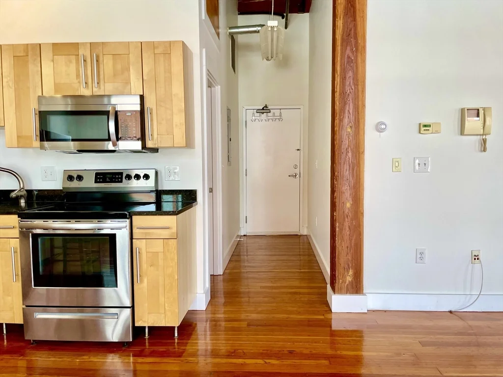 1 bed, 1 bath apartment for rent at 49 Munroe Unit 201, Lynn — photo 9 of 14