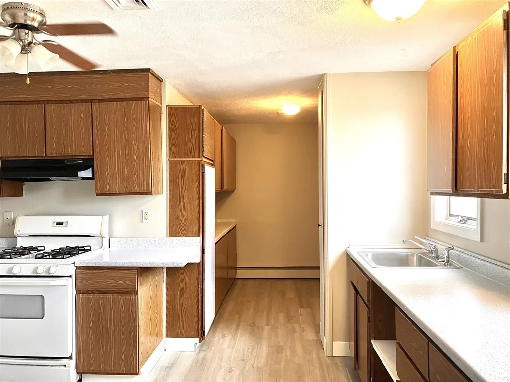 3 bed, 1 bath apartment for rent at 49 North Federal St Unit 3, Lynn — photo 6 of 17