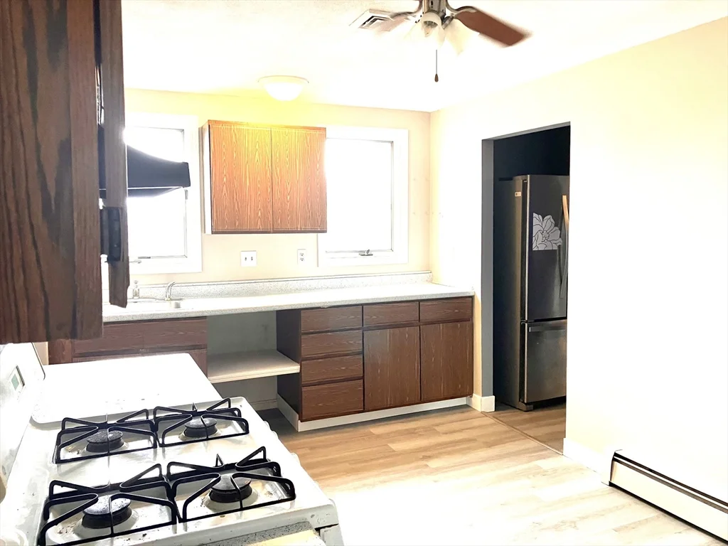 3 bed, 1 bath apartment for rent at 49 North Federal St Unit 3, Lynn — photo 4 of 17