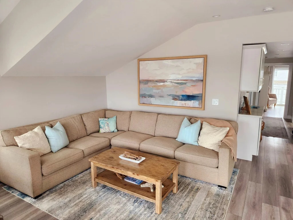 3 bed, 1 bath apartment for rent at 49 Northern Blvd Unit A, Plum Island — photo 4 of 12