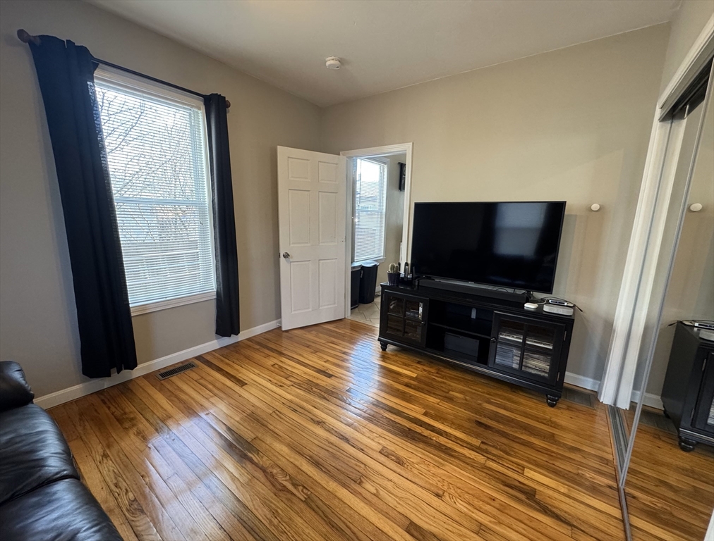 2 bed, 1 bath apartment for rent at 49 Paradise Rd Unit 1, Swampscott — photo 3 of 8