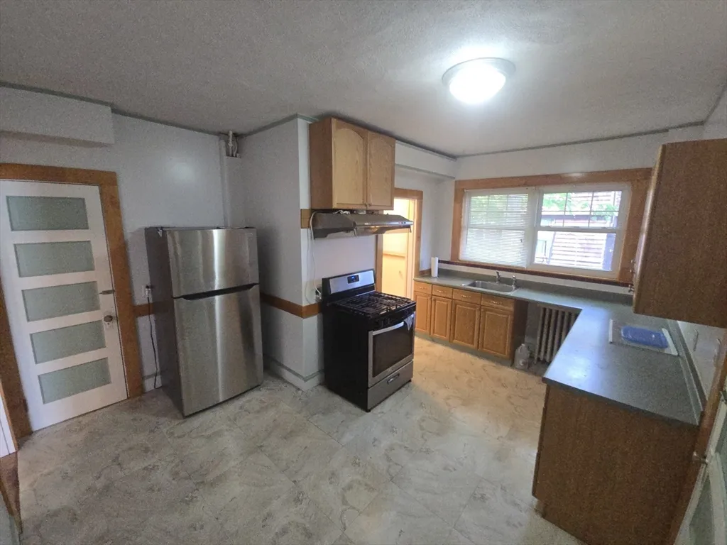 3 bed, 2 bath apartment for rent at 49 Parsons St Unit 1, Brighton — photo 4 of 10