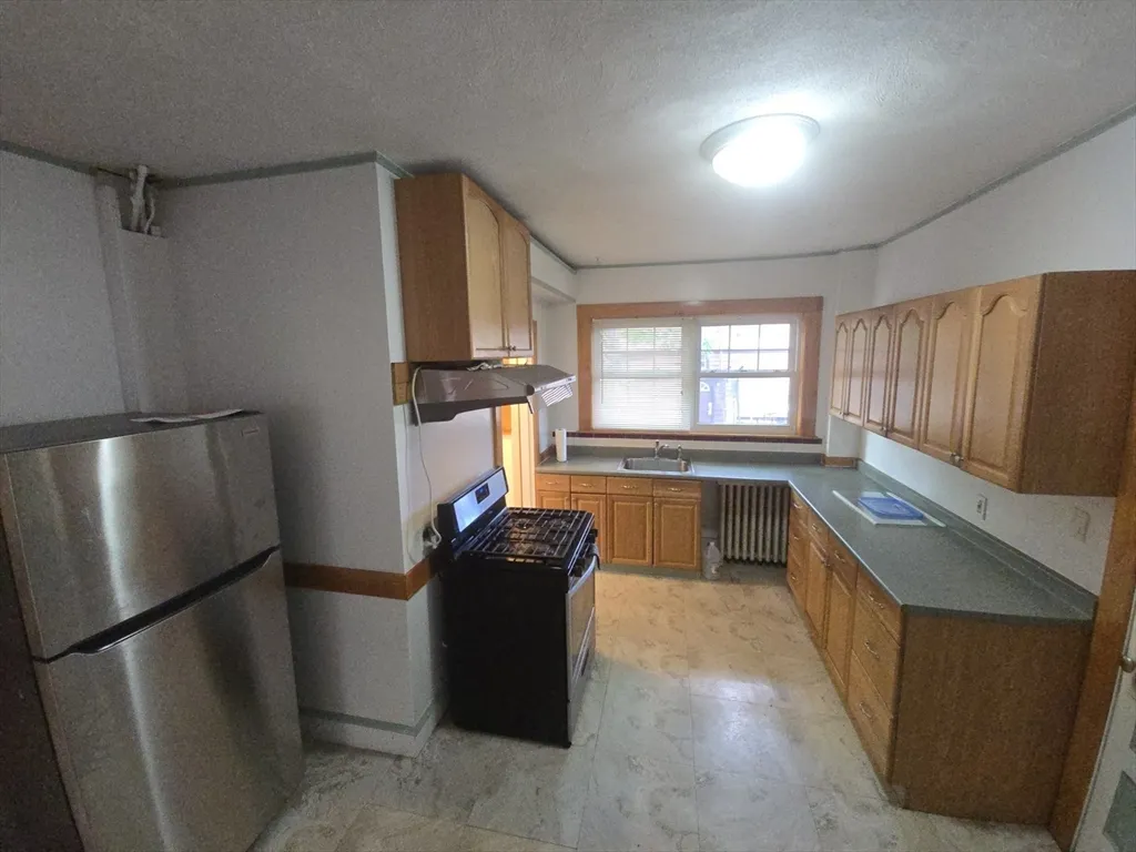 3 bed, 2 bath apartment for rent at 49 Parsons St Unit 1, Brighton — photo 5 of 10
