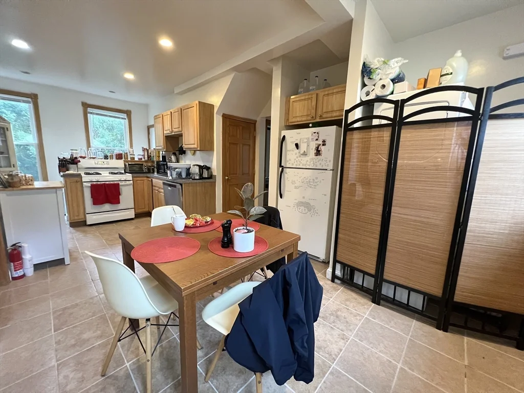 3 bed, 2 bath apartment for rent at 49 Pearl St Unit 1, Newton Corner — photo 7 of 20