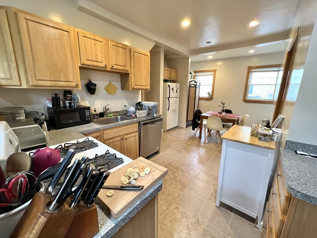 3 bed, 2 bath apartment for rent at 49 Pearl St Unit 1, Newton Corner — photo 5 of 20