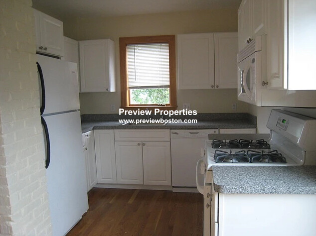 2 bed, 2 bath apartment for rent at 49 Pearl St Unit 2P, Newton Corner — photo 5 of 10