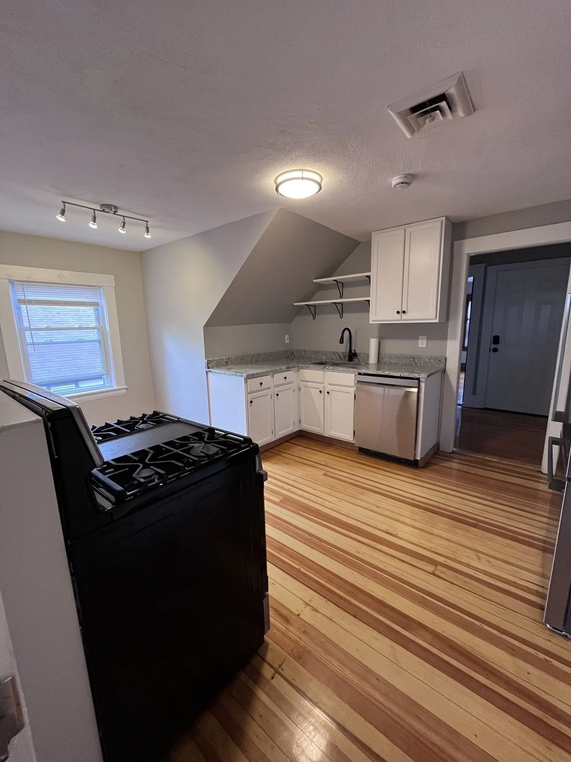 2 bed, 1 bath apartment for rent at 49 Phillips Ave Unit 3, Norwood — photo 4 of 16