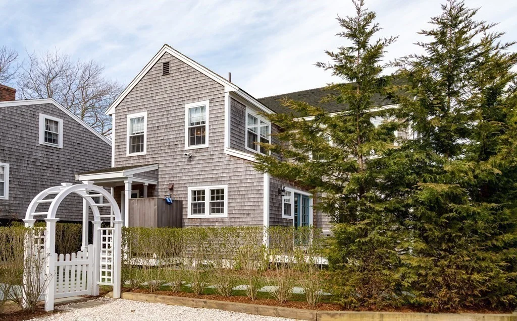 6 bed, 4+ bath apartment for rent at 49 Pine St, Nantucket — photo 3 of 41