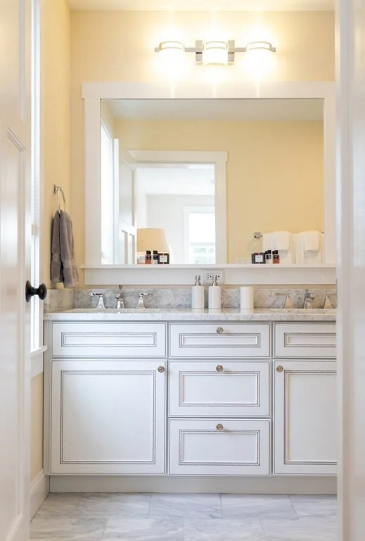 6 bed, 4+ bath apartment for rent at 49 Pine St, Nantucket — photo 27 of 41