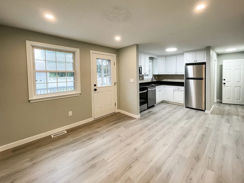 3 bed, 1 bath apartment for rent at 49 Plain St Unit 49, Stoughton — photo 3 of 15