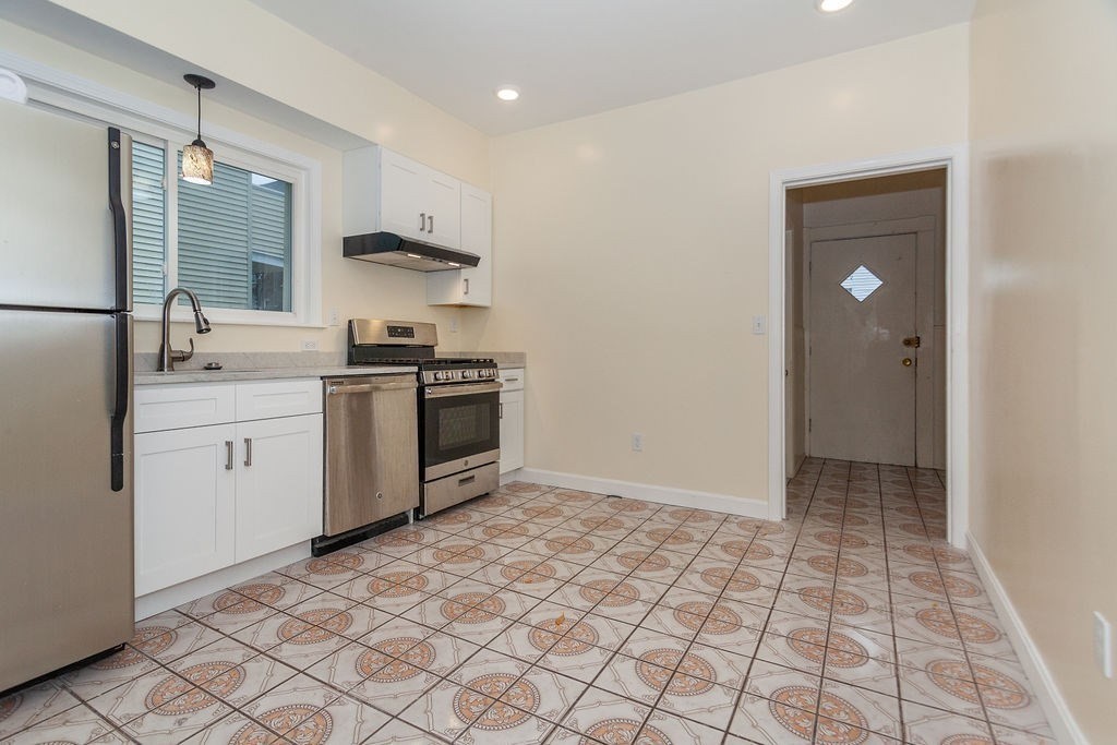 4 bed, 2 bath apartment for rent at 49 Porter St Unit 1, Spring Hill — photo 13 of 16