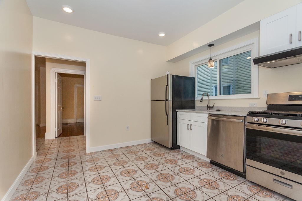 4 bed, 2 bath apartment for rent at 49 Porter St Unit 1, Spring Hill — photo 2 of 16