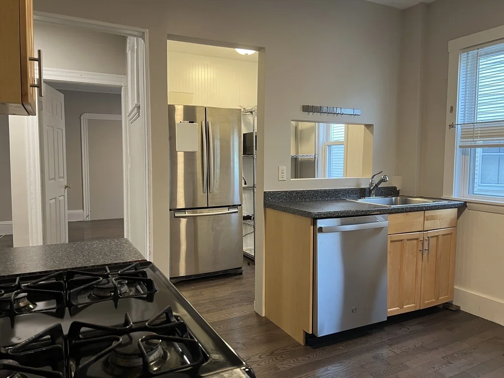 4 bed, 1 bath apartment for rent at 49 Porter St Unit 2, Somerville — photo 2 of 30