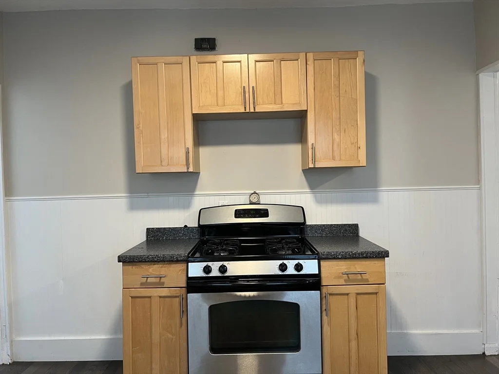 4 bed, 1 bath apartment for rent at 49 Porter St Unit 2, Somerville — photo 3 of 30