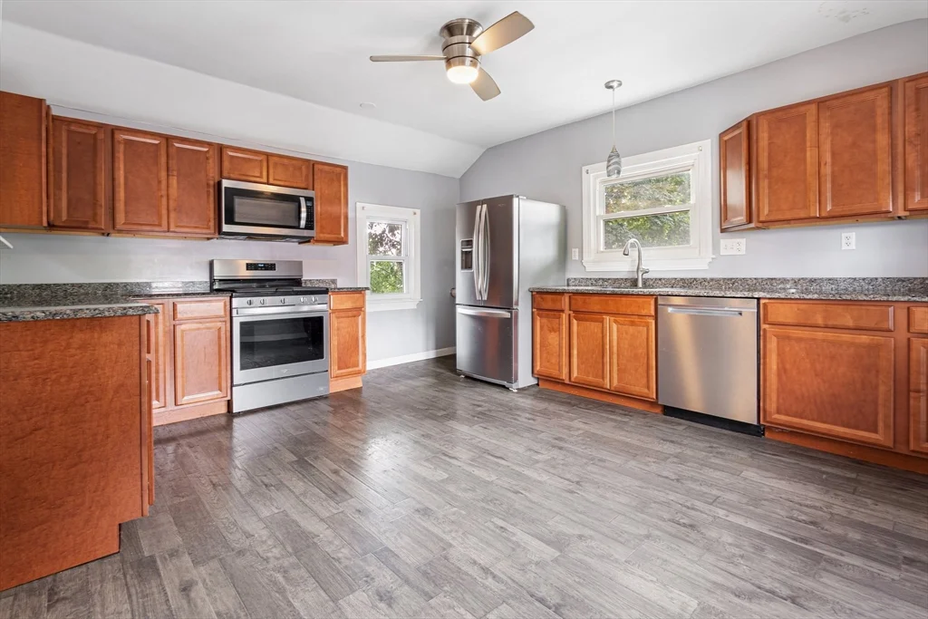 4 bed, 2 bath apartment for rent at 49 Prospect St Unit 2, Woburn Highlands — photo 4 of 16