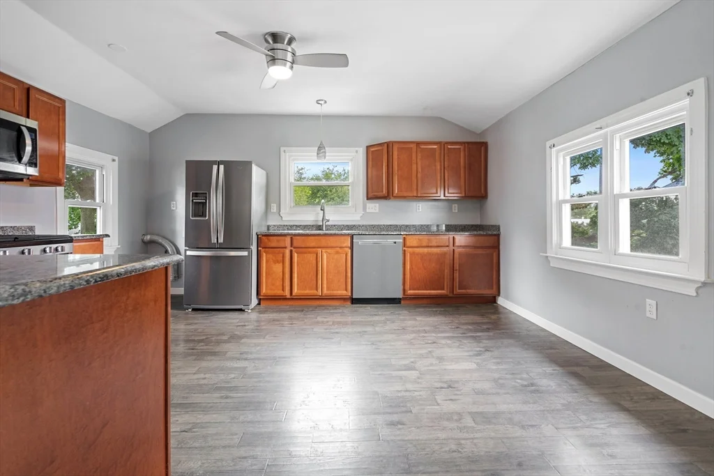 4 bed, 2 bath apartment for rent at 49 Prospect St Unit 2, Woburn Highlands — photo 3 of 16