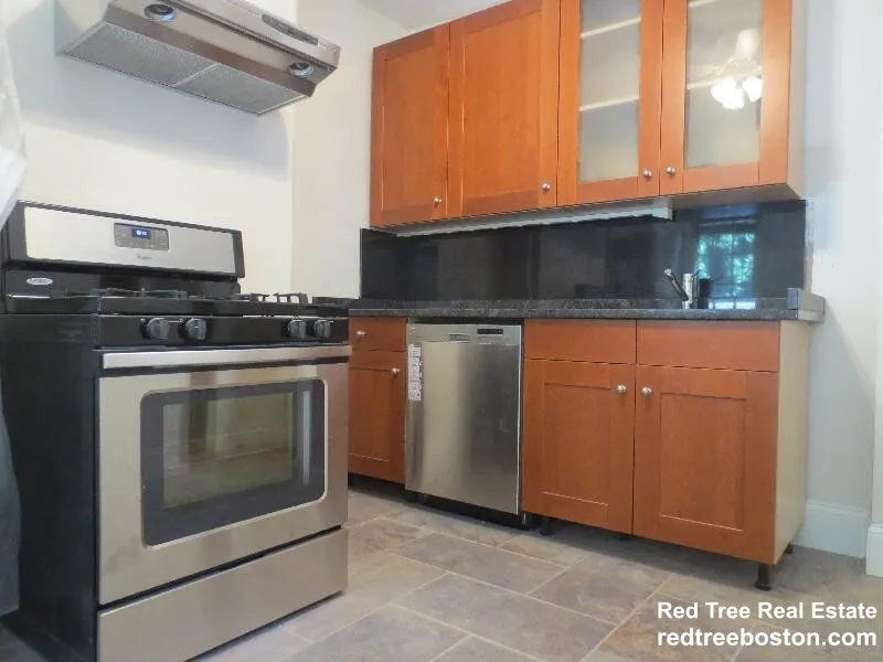 3 bed, 2 bath apartment for rent at 49 Saint Germain St Unit 1, Back Bay — photo 3 of 24