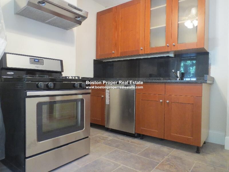3 bed, 2 bath apartment for rent at 49 Saint Germain St Unit 1a, Back Bay — photo 4 of 16