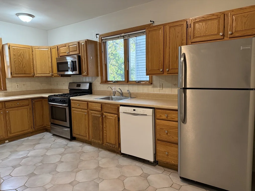 3 bed, 1 bath apartment for rent at 49 Saint Margaret St Unit 1, Dorchester — photo 8 of 34