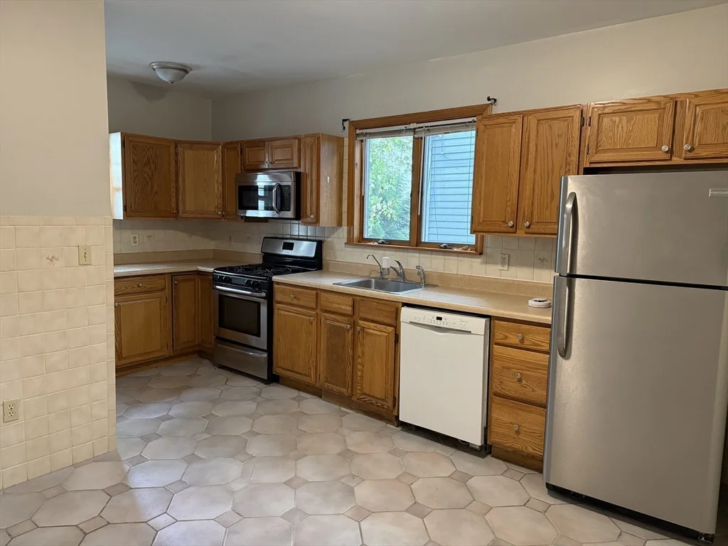 3 bed, 1 bath apartment for rent at 49 Saint Margaret St Unit 1, Dorchester — photo 7 of 34