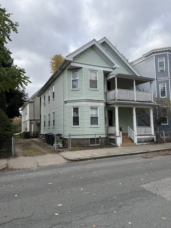 3 bed, 1 bath apartment for rent at 49 Saint Margaret St Unit 1, Dorchester — photo 3 of 34