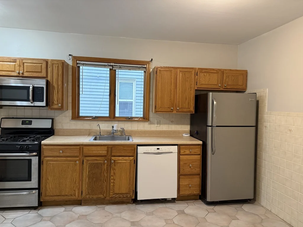 3 bed, 1 bath apartment for rent at 49 Saint Margaret St Unit 1, Dorchester — photo 6 of 34