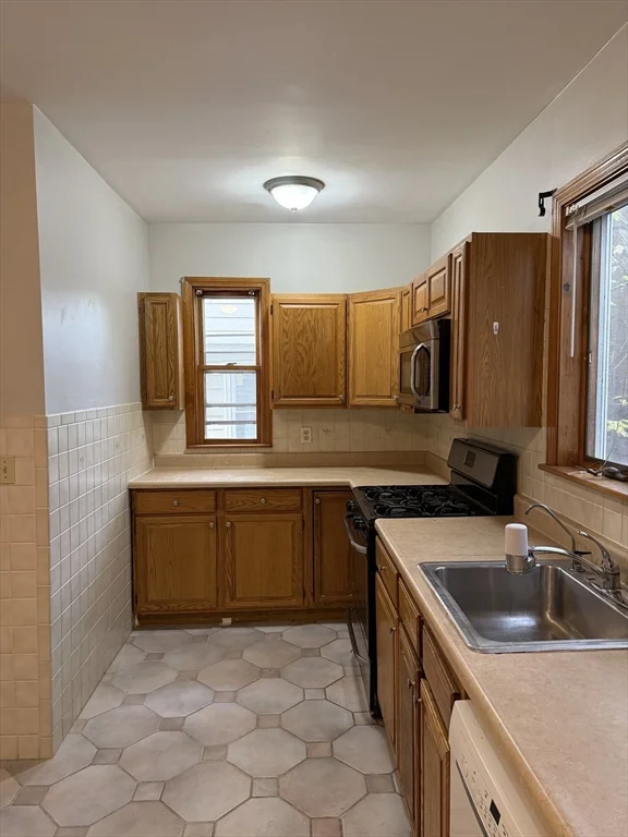 3 bed, 1 bath apartment for rent at 49 Saint Margaret St Unit 1, Dorchester — photo 9 of 34