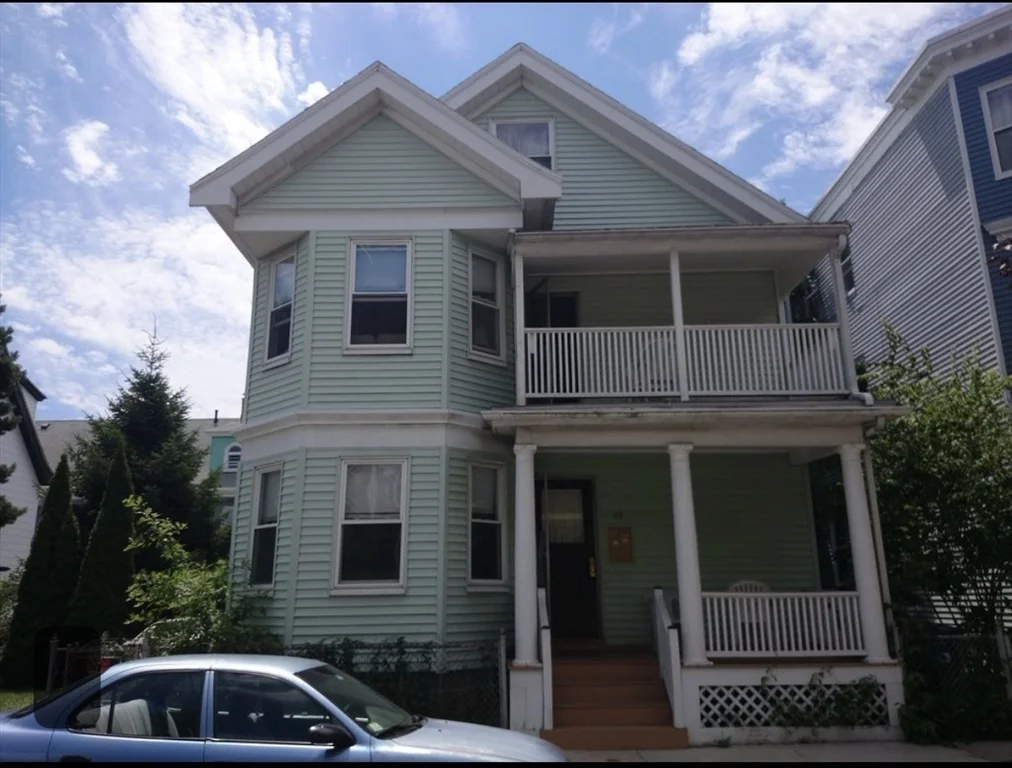 3 bed, 1 bath apartment for rent at 49 Saint Margaret St Unit 1, Dorchester — photo 1 of 34
